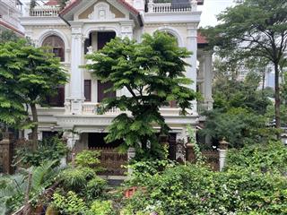 Chính chủ gửi bán bt đơn lập mỹ đình góc 3 mt dt 220m x 5 tầng thang máy  mt 15m  view công viên