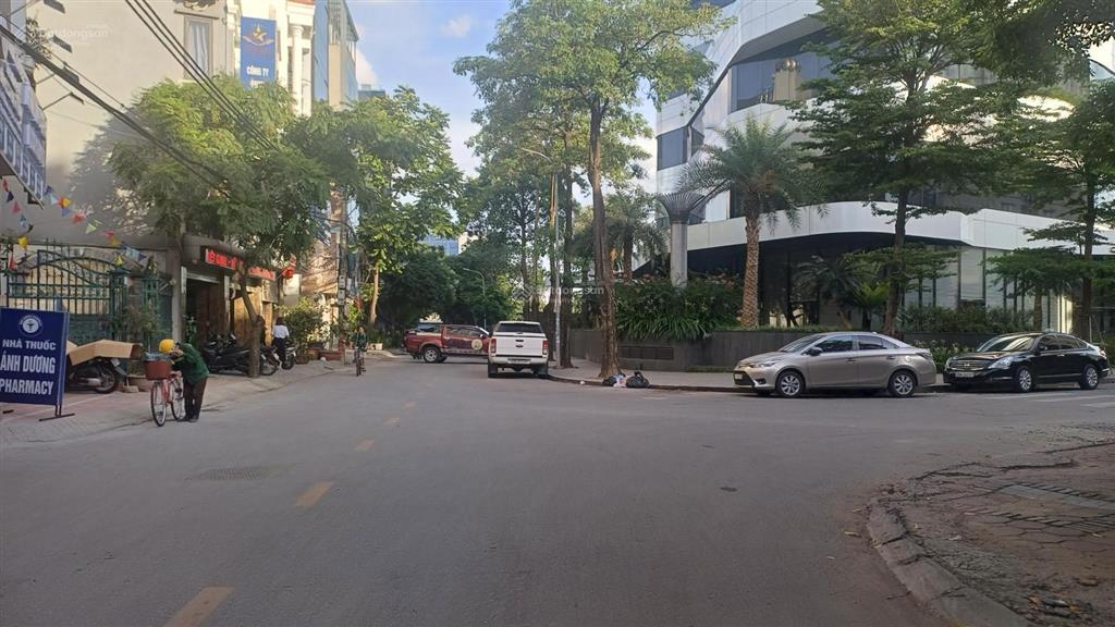 Bán đất mặt phố đỗ nhuận cạnh kđt ngoại giao đoàn 126m2 mt 8.5m vỉa hè rộng kd đẹp. giá hơn 50 tỷ