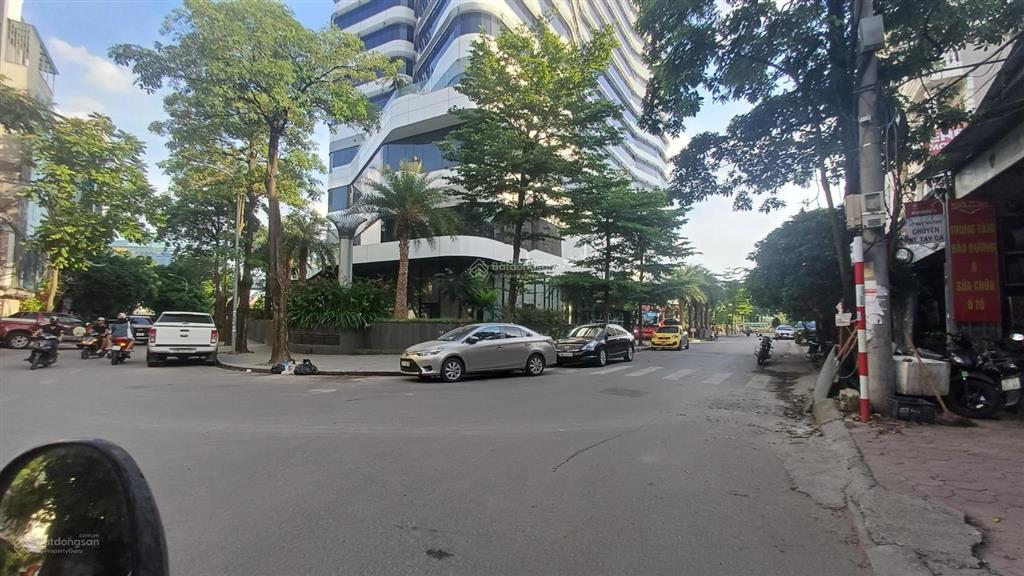 Bán đất mặt phố đỗ nhuận cạnh kđt ngoại giao đoàn 126m2 mt 8.5m vỉa hè rộng kd đẹp. giá hơn 50 tỷ