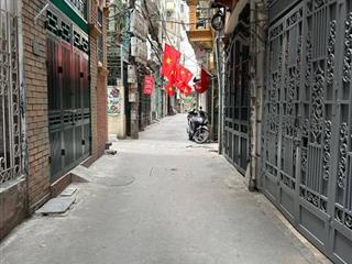 Bán nhà ngõ 79 cầu giấy  ba gác tránh  cách phố 100m  ccmn ful nội thất 9 phòng khép kín.