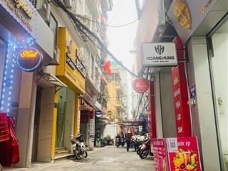 Bán đất tặng nhà 3 tầng cũ ngõ 79 cầu giấy, sổ vuông a4  2 thoáng  gần ô tô. chỉ 11 tỷ.