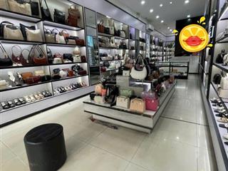 Mặt phố vip cầu giấy  kinh doanh, sầm uất  vỉa hè đá bóng.