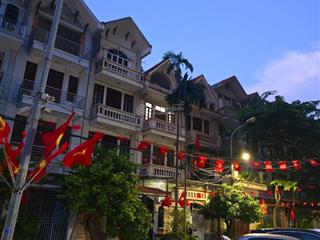 Phân lô vip nghĩa đô 75m*4t, vỉa hè rộng  kinh doanh sầm uất  ô tô tránh chạy vòng quanh nhà.