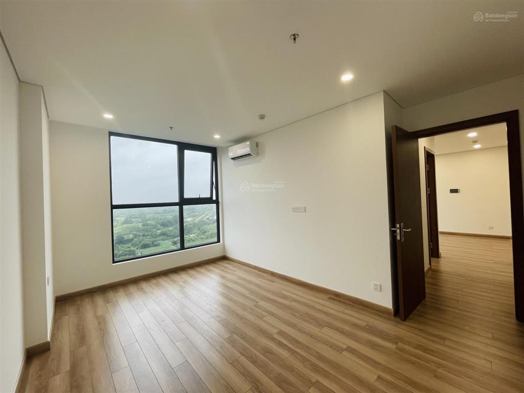Chính chủ bán căn 2n full nội thất, tầng đẹp, hướng đn toà nhà trust city. sẵn sổ