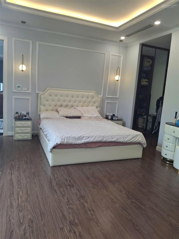 Đến kì trả ngân hàng chủ cần bán gấp biệt thự việt hưng  222m2 x 4t, mt 15m, giá 46 tỷ