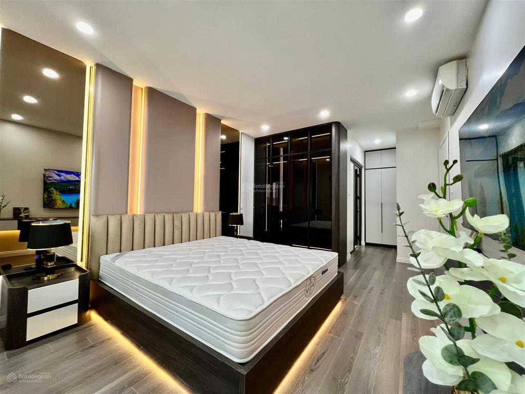 Bán căn hiếm 73m2 thiết kế 2 pn, 2 wc, 2 ban công view hồ, full nt, chung cư five star kim giang
