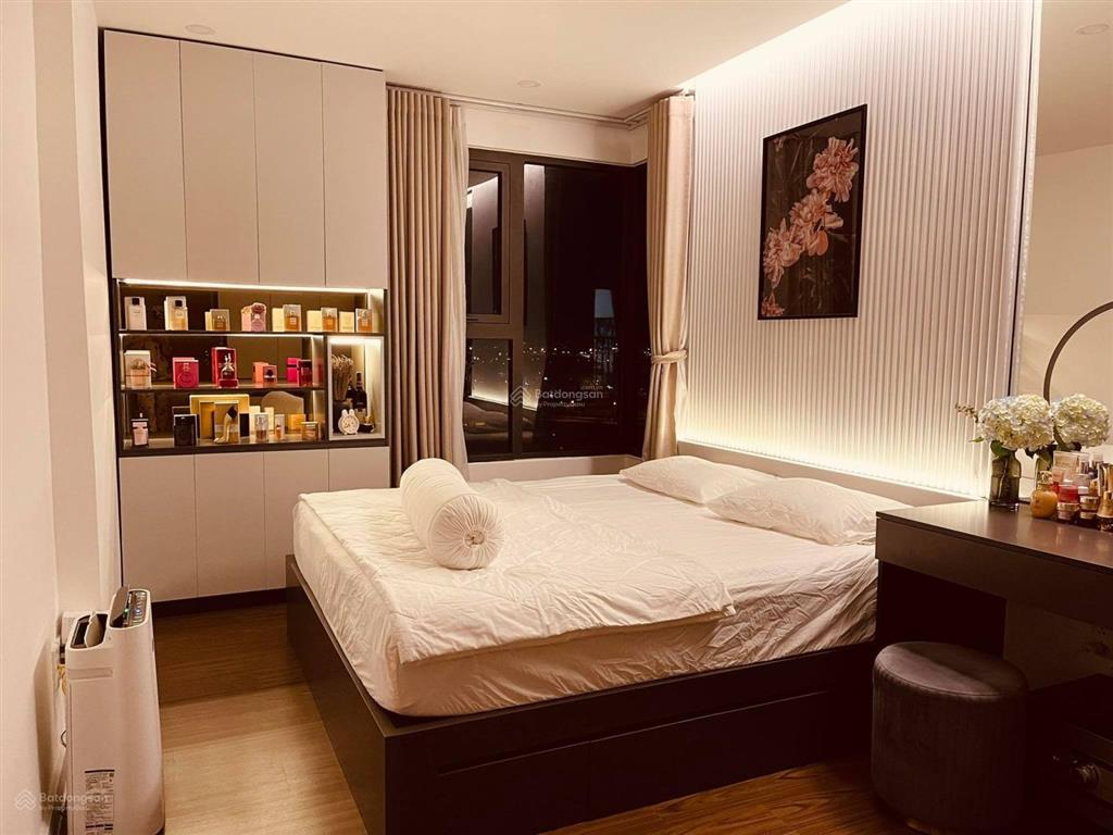 Căn 2pn  2wc  67m2 căn góc hướng đông nam view sông tầng cao mát mẻ đep nhất dự án giá 4.65 tỷ