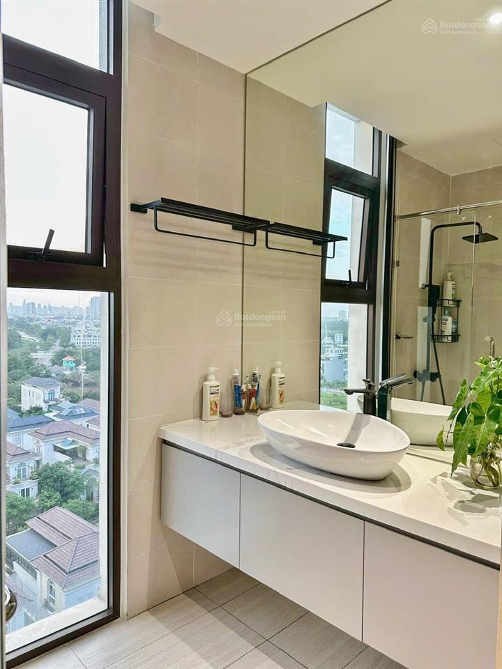 1 căn còn sót lại 2pn  2wc 70m2 tầng cao view ngoài thoáng mát giá siêu hời chỉ 4,8 tỷ