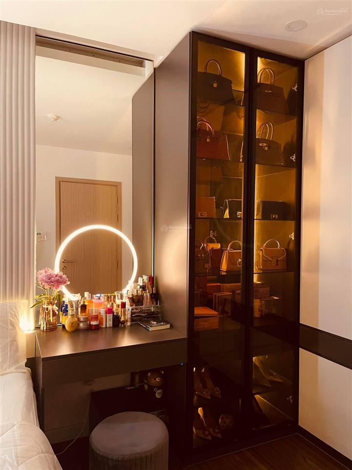 Căn hộ giá tốt 100% cực kỳ hot 2pn 2wc căn góc có logia riêng view ôm trọn nội khu giá 4,3 tỷ