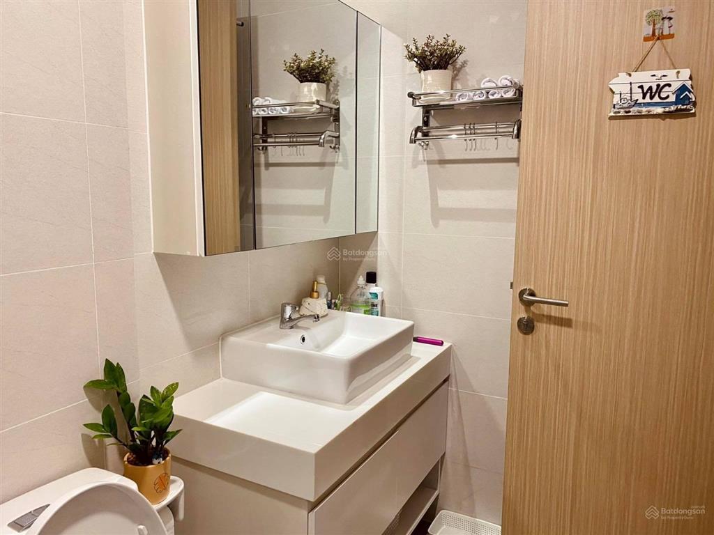 Căn hộ giá tốt 100% cực kỳ hot 2pn 2wc căn góc có logia riêng view ôm trọn nội khu giá 4,3 tỷ