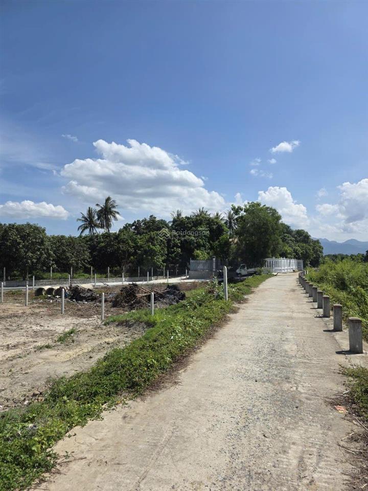 Bán nhanh lô đất view sông cam hoà, 100% thổ cư, hai mặt tiền đường trước sau.  0935 763 ***