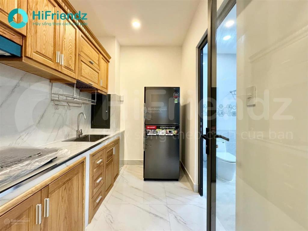 Nhà phố 1 trệt 4 lầu, có thang máy, full nội thất. giá 13.5 tỷ cho thuê 45tr/tháng có thu nhập ngay