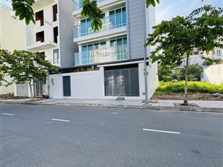 Nhà phố 1 trệt 4 lầu, có thang máy, full nội thất. giá 14 tỷ cho thuê 45tr/tháng có thu nhập ngay