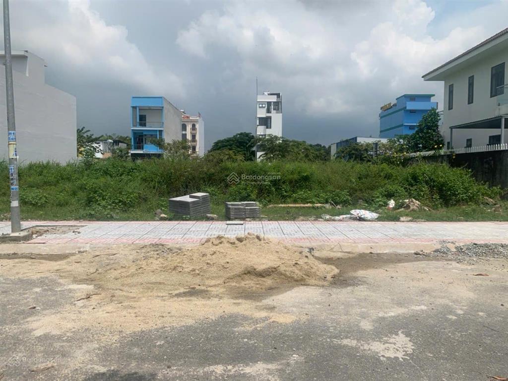 Cần bán đất 256m2 cách đường hùng vương 50 giá 8,5 tỷ.  tài 0707 004 ***