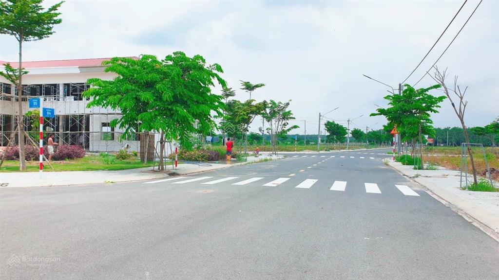 Lô góc nội bộ 80m2 đường cổng chính giá chỉ 650 triệu. cần tiền bán gấp.  0931 191 ***