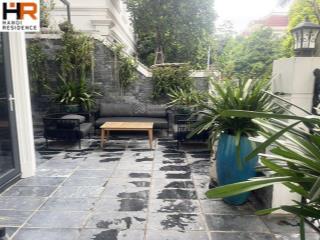 Bán biệt thự góc ciputra 305m2 có sân vườn, thang máy hướng tây nam đã sửa, nội thất cao cấp