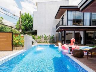 Bán villa 2 tầng 10 phòng  sát biển mỹ khê  dòng tiền ổn định 250 triệu/th
