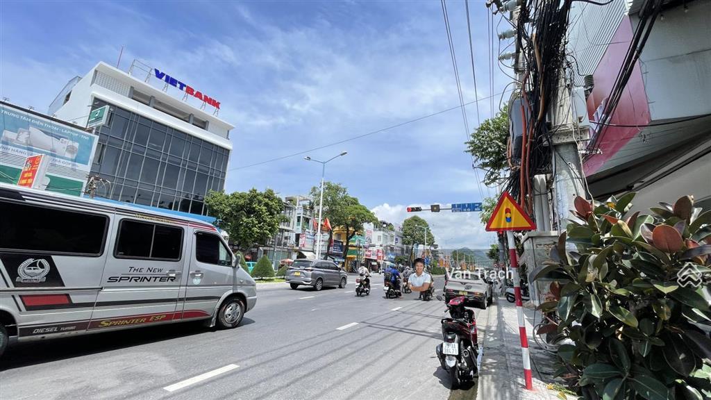 Bán nhà đất đường 2/4 vĩnh phước nha trang khánh hoà ngang 14m nở hậu kinh doanh sầm uất