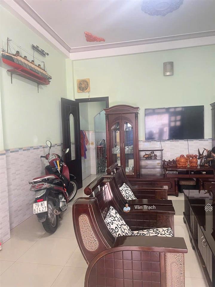 Bán nhà tuệ tĩnh lộc thọ nha trang cách biển 300m hướng đông bắc có dòng tiền sổ đỏ hoàn công