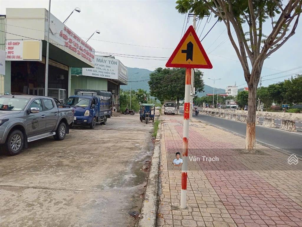 Chủ gửi bán lô mặt tiền nguyễn tất thành, hòn rớ 2, phước đồng, nha trang ngang 10m sổ riêng