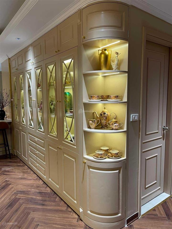 Vợ chồng tôi cần bán nhanh căn góc 3pn 96.56m2 tầng 16 công đn tại cc 90 nguyễn tuân giá tl...