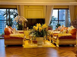 Chuyển công tác gia đình tôi cần bán gấp căn hộ 200m2  4pn trong tháng, đồ như ảnh giá thỏa thuận