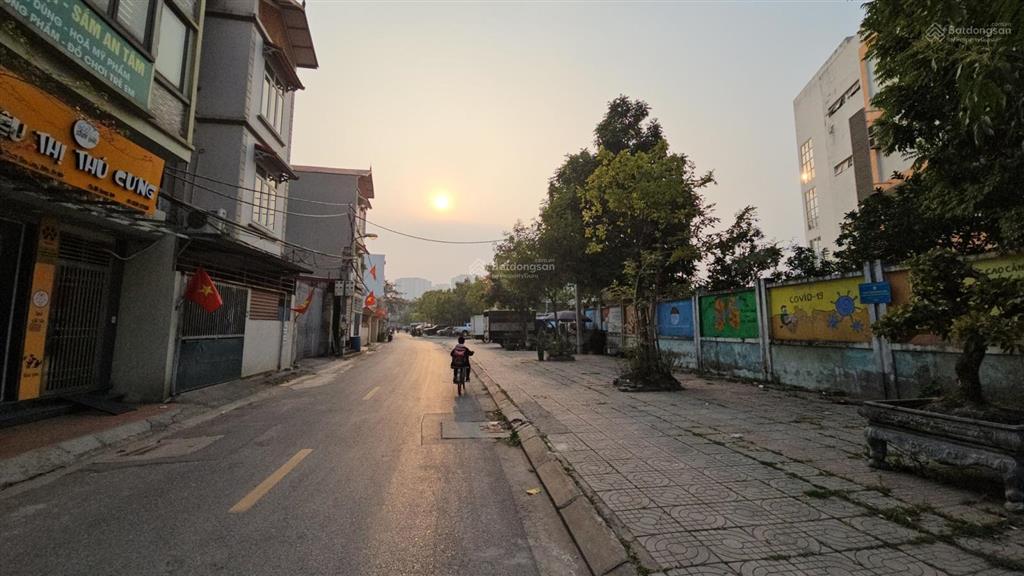 Cần bán gấp đất phố ngọc trì, sau trường tiểu học thạch bàn b, 90m2, mt 5m, ngõ thông, cách phố 30m