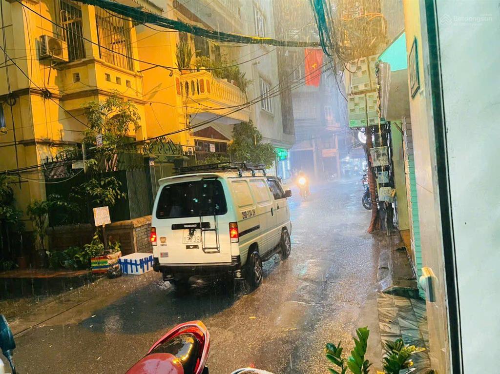 Bán nhà 5 tầng mặt phố nghi tàm dt 60m, mt hơn 4.2m , trước nhà ô tô tránh,vừa ở vừa kinh doanh