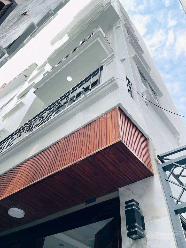 Bán nhà phố tây hồ dt42m ,7 tầng có thang máy, mt 6.42 , giá cực tốt.
nhà được xây mới từ móng.