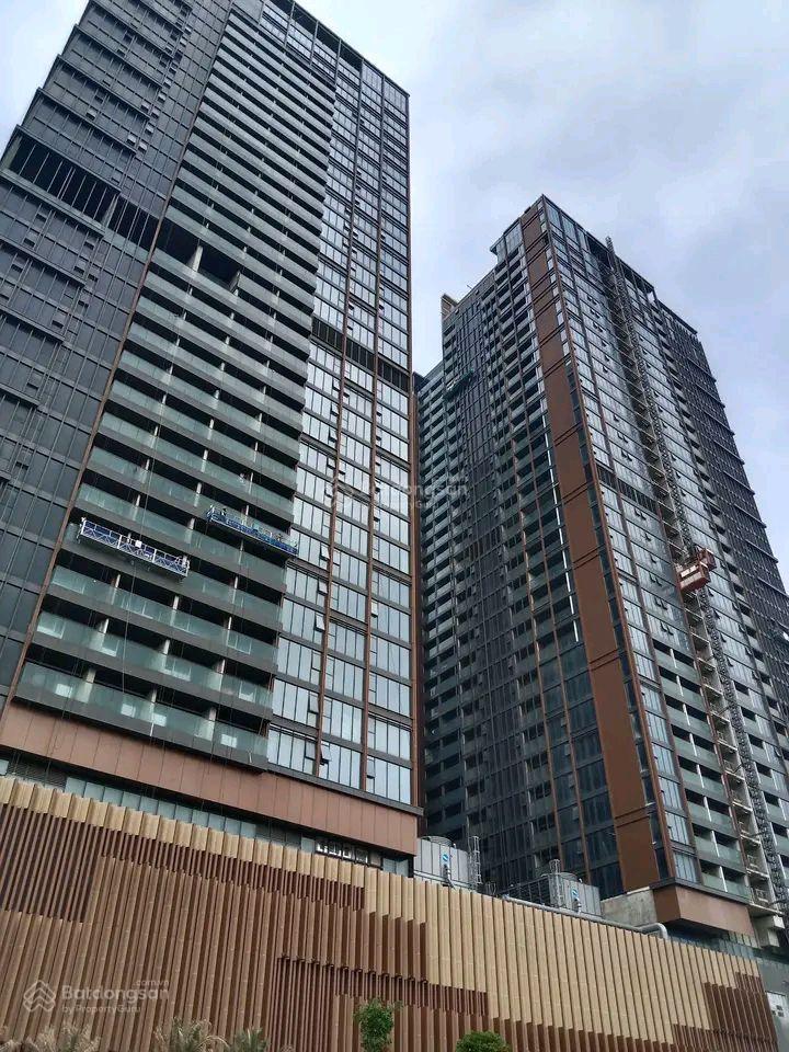 Bán nhà phố tây hồ dt42m ,7 tầng có thang máy, mt 6.42 , giá cực tốt.
nhà được xây mới từ móng.