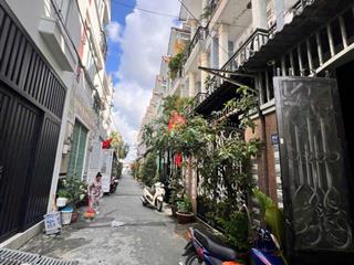 Nhà chính chủ đang ở cần bán ngay thạnh lộc 16 và ngã tư ga. khu dân cư ở kín.