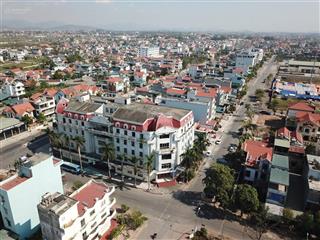 Sang nhượng nhà trung tâm thương mại trung tâm quảng yên. 3 mặt tiền, 1700m2, dt sàn8142m2.