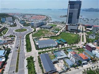 Nhà biệt thự 2 mặt tiền, 300m2 đường 21m ,gần ngay vinpear đảo rều hạ long.