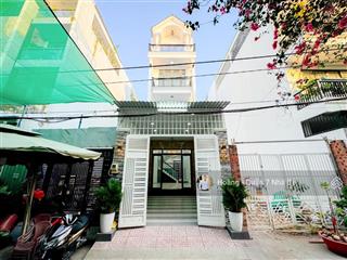 Nhà mới kiên cốdt 4mx20mđường 6m thôngxe hơi đậu trong sân nhà4pn đáp ứng đủ công năng sử dụng
