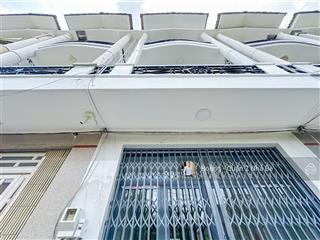 Nhà mới vừa qua cầu phú xuân  dọn vào ở ngay  lô nhì đường dương cát lợi  vị trí đẹp nhà kiên cố