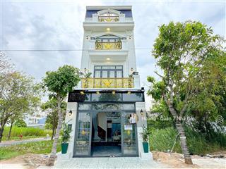 Nhà thang máy full nội thấtđường 12mdt 5mx18mxây 1trệt 2lầu sân thượng 4pn 5wcnhà mới xây