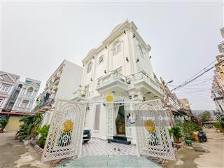 Góc 2 mặt tiền đường 6m thôngdt 9x10,55m1trệt 2lầu 4pncó sân đậu xe hơi trong nhà thuận tiện