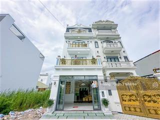 Nhà full nội thất luxury cao cấpdt 5,6x14,2mxây 1trệt 2lầu sân thượngđường nhựa 8mbảo vệ 24/7