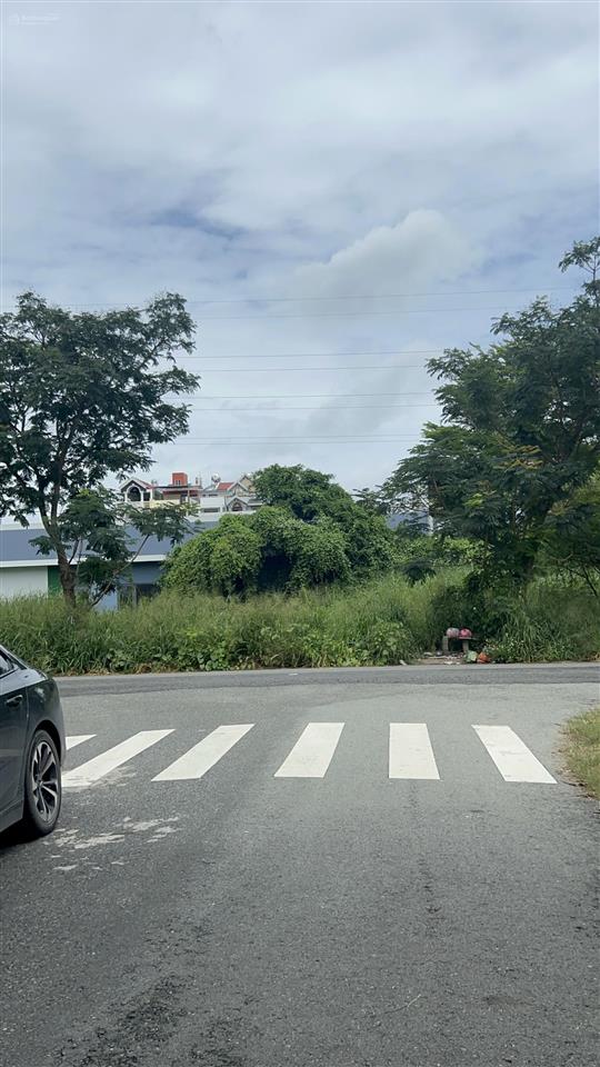 E bán lô góc view công viên sổ đỏ cách chung cư 30m kdc khang điền bình chánh