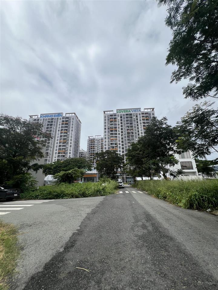 E bán lô góc view công viên sổ đỏ cách chung cư 30m kdc khang điền bình chánh