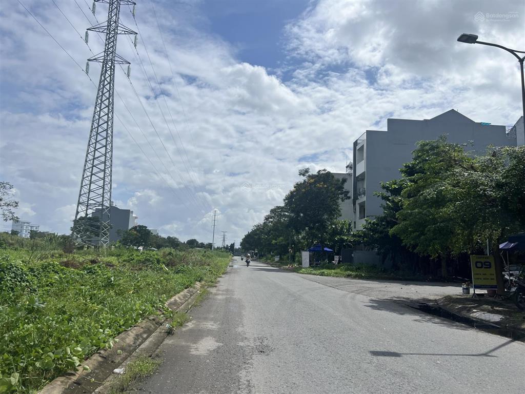 Em bán nền sổ đỏ kdc khẳng điền bình chánh, 5x20, lộ 52m, lề 6m, giá 6tỷ9