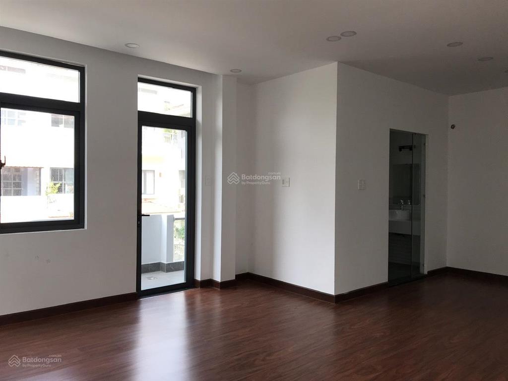 Em bán biệt thự mỹ hưng quận 7 hồ chí minh cách hồ bán nguyệt và cresent 500m