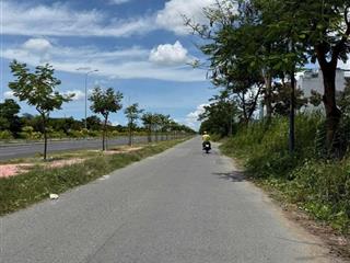 Em bán nền mặt tiền song hành kdc khang điền bình chánh hướng đông giá 8tỷ