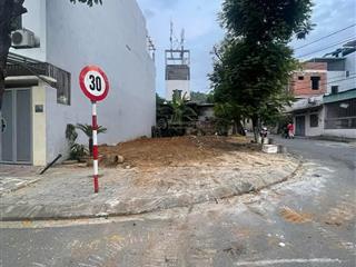 Lô góc sau lưng khu lê trọng tấn