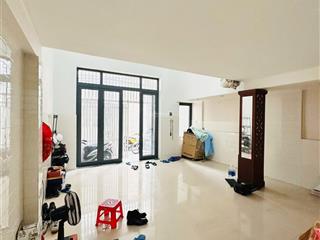 Nhà kiệt trưng nữ vương, nhà 2,5 mê