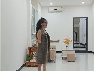Nhà kiệt4m huỳnh ngọc huệ 2 tầng 1 tum dt 99m