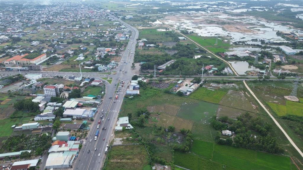 Bán 24000m2 đất mặt đường quốc lộ 51, ngay đầu đường hoàng sa