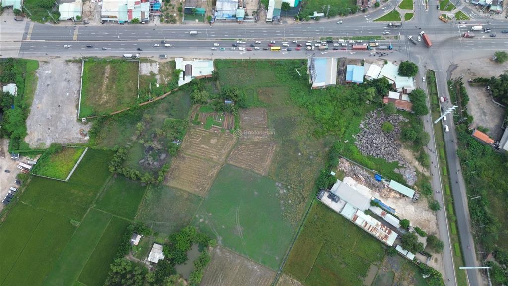 Bán 24000m2 đất mặt đường quốc lộ 51, ngay đầu đường hoàng sa