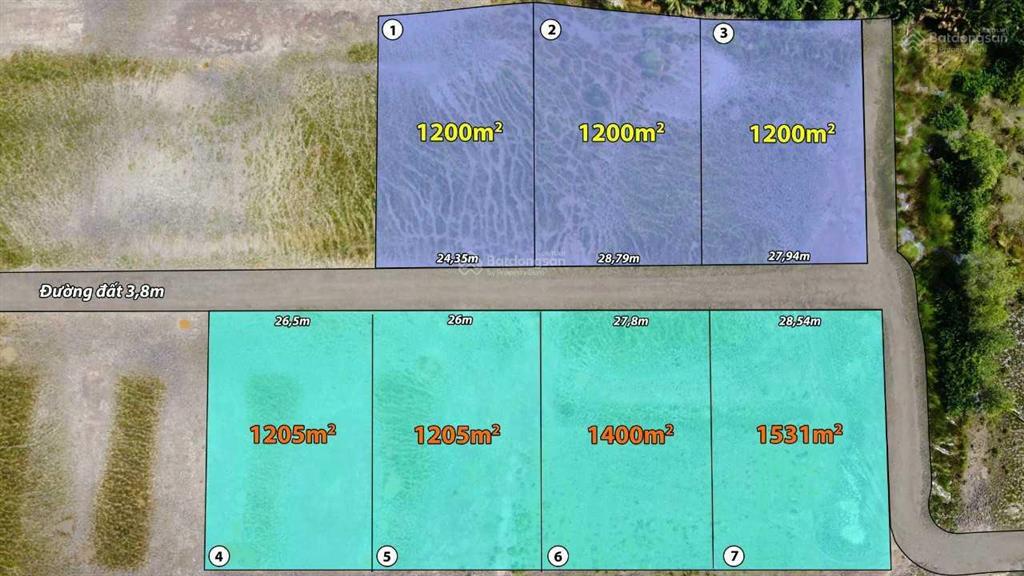Kẹt tiền bán gấp mảnh 1.300m2 cln (2650), đường xe hơi ngay đầu xã, cách quận 2 6km, giá 2.3tr/m2