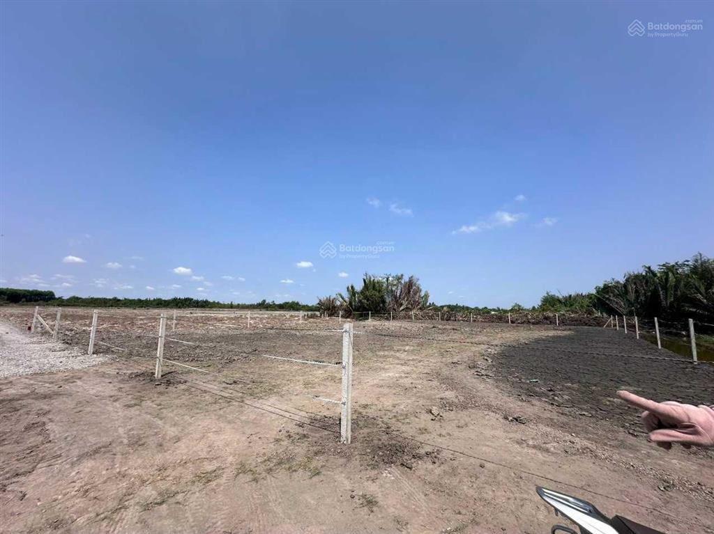 Kẹt tiền bán gấp mảnh 1.300m2 cln (2650), đường xe hơi ngay đầu xã, cách quận 2 6km, giá 2.3tr/m2